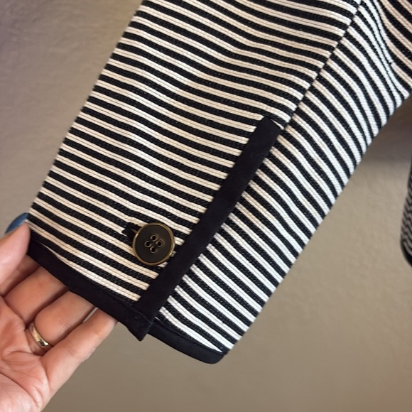 Talbots Women's Black and White Striped Blazer/ Size 6 - Picture 8 of 8